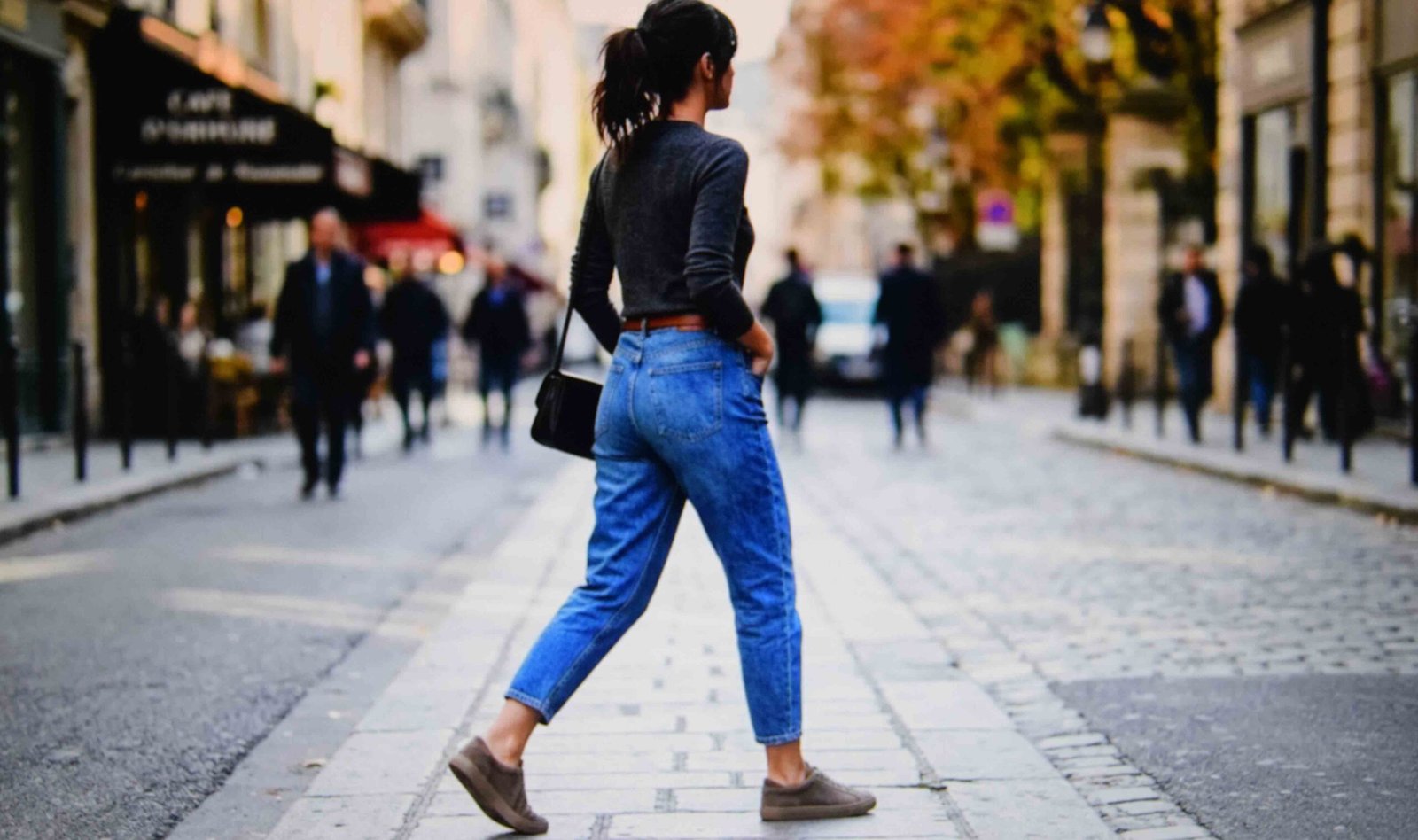 Super baggy barrel jeans tapering at the ankle worn with a fitted knit